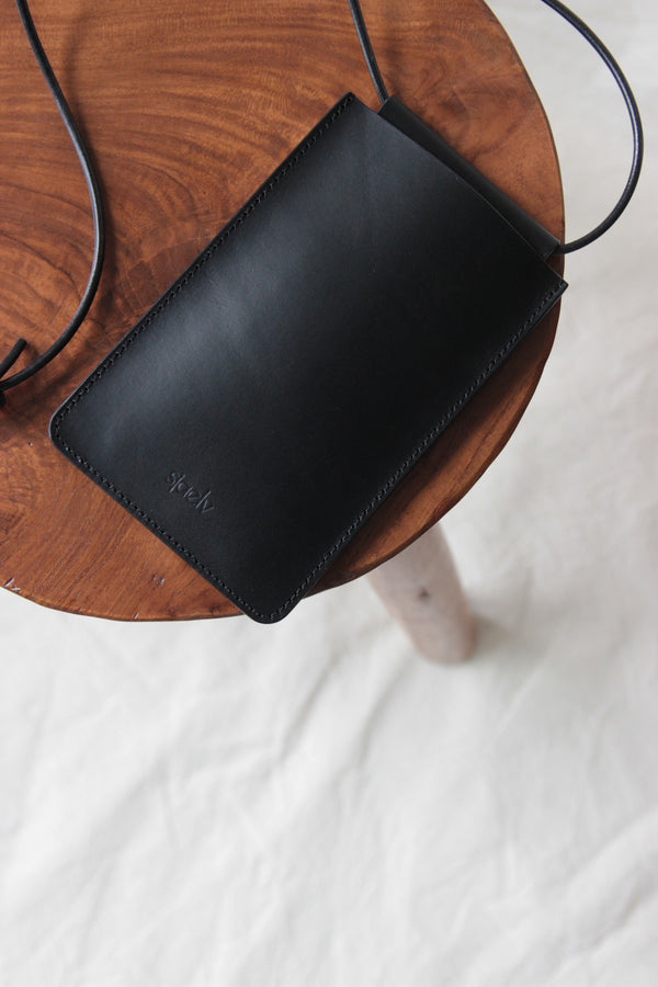 Leather phone sling black